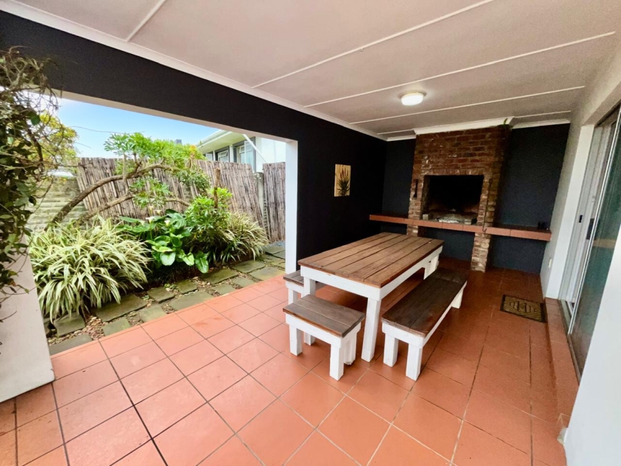 To Let 2 Bedroom Property for Rent in Beacon Bay Eastern Cape